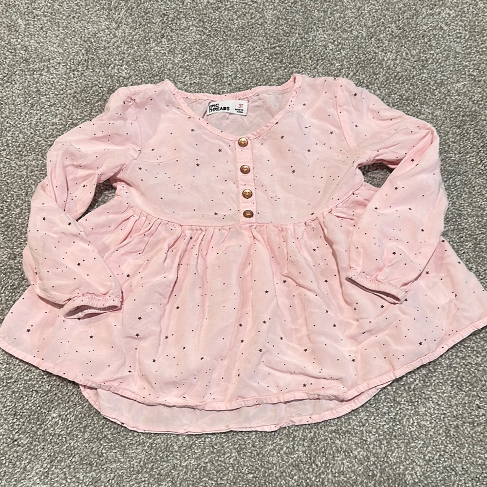 Epic Threads Macy’s Toddler pink star shirt with rose gold buttons size‎ 3T